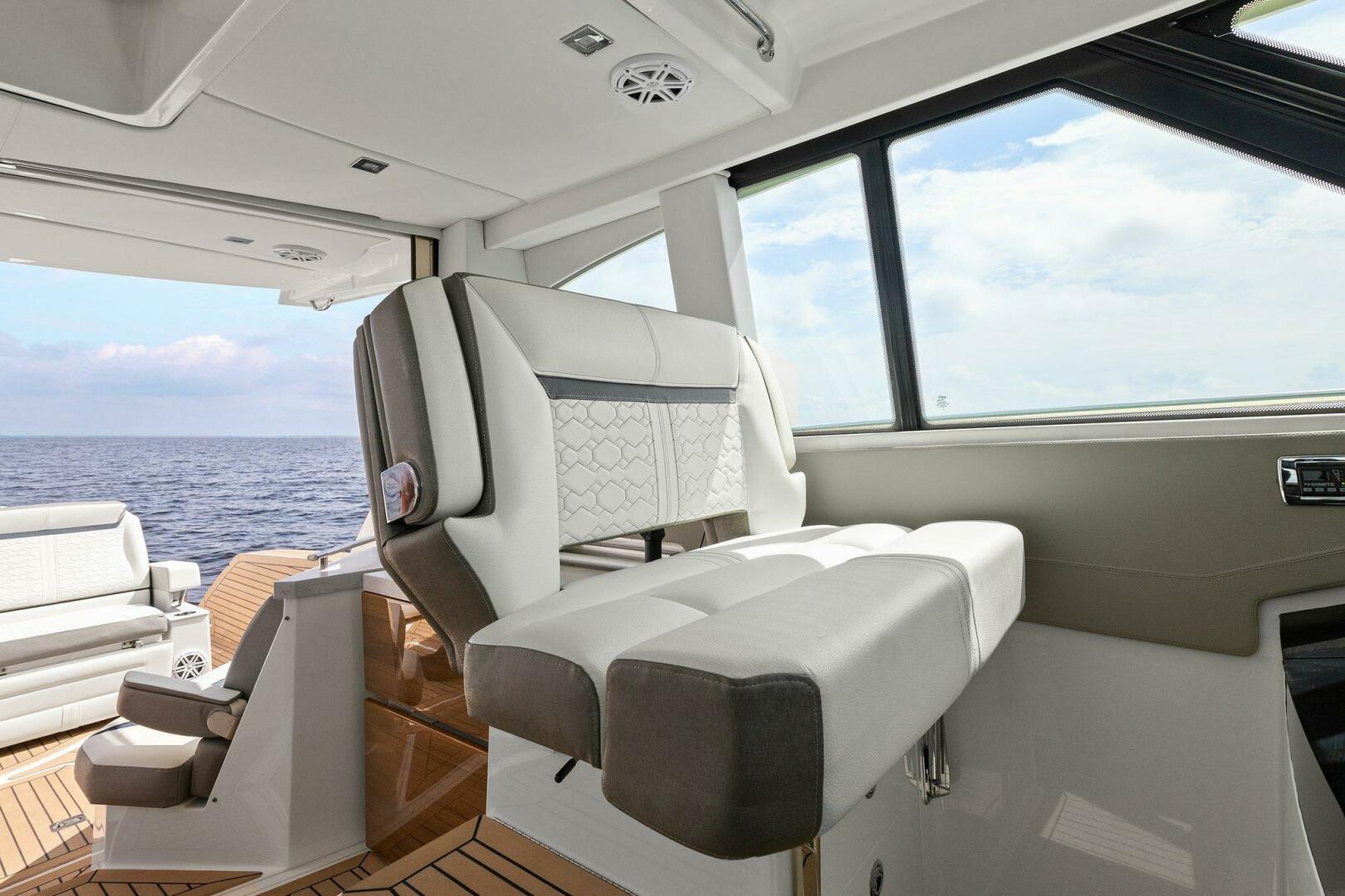 Slide: The Image of 2022 Tiara Sport 43 LE - 4746594