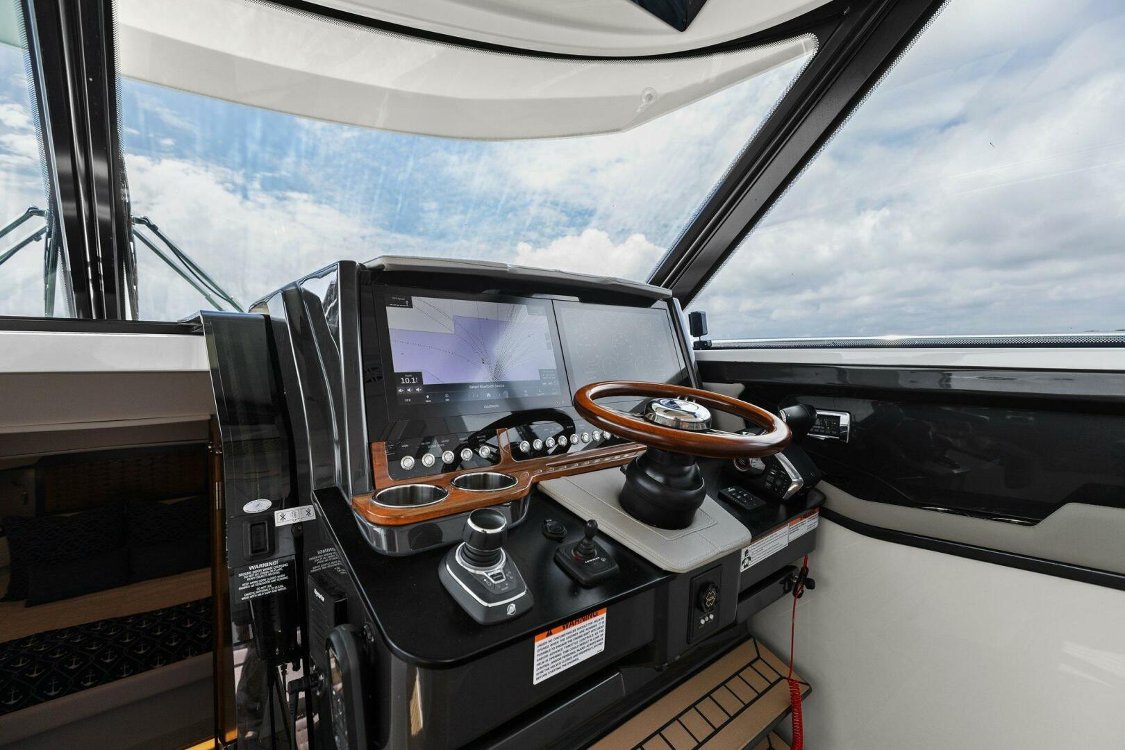 Slide: The Image of 2022 Tiara Sport 43 LE - 4746598