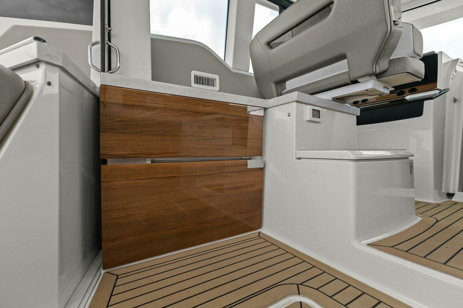 Slide: The Image of 2022 Tiara Sport 43 LE - 4746603