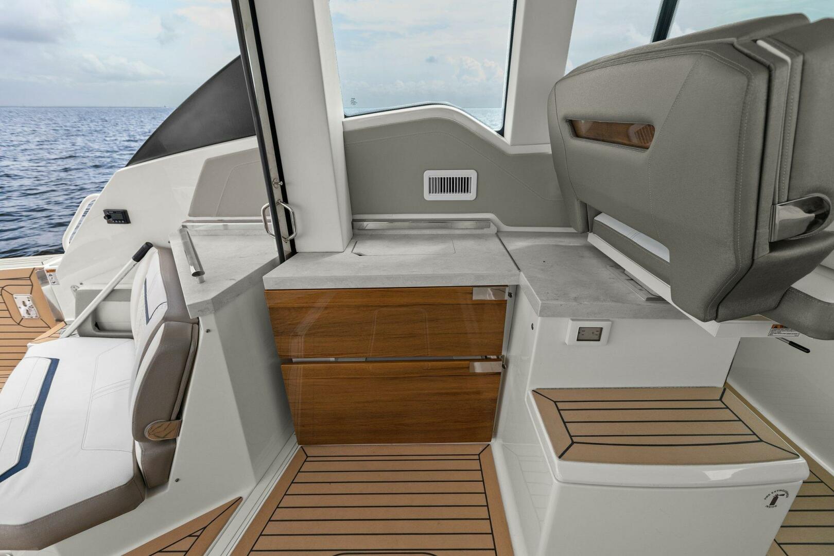 Slide: The Image of 2022 Tiara Sport 43 LE - 4746604