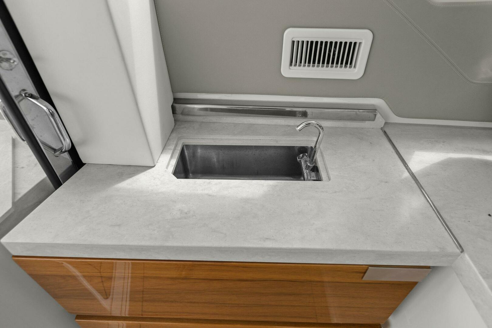 Slide: The Image of 2022 Tiara Sport 43 LE - 4746605