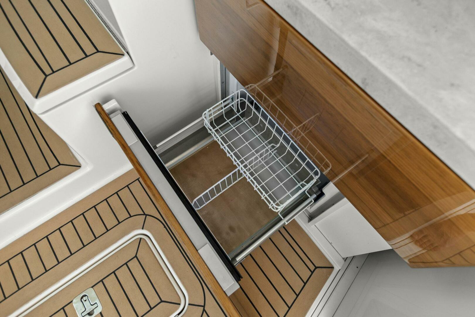 Slide: The Image of 2022 Tiara Sport 43 LE - 4746607