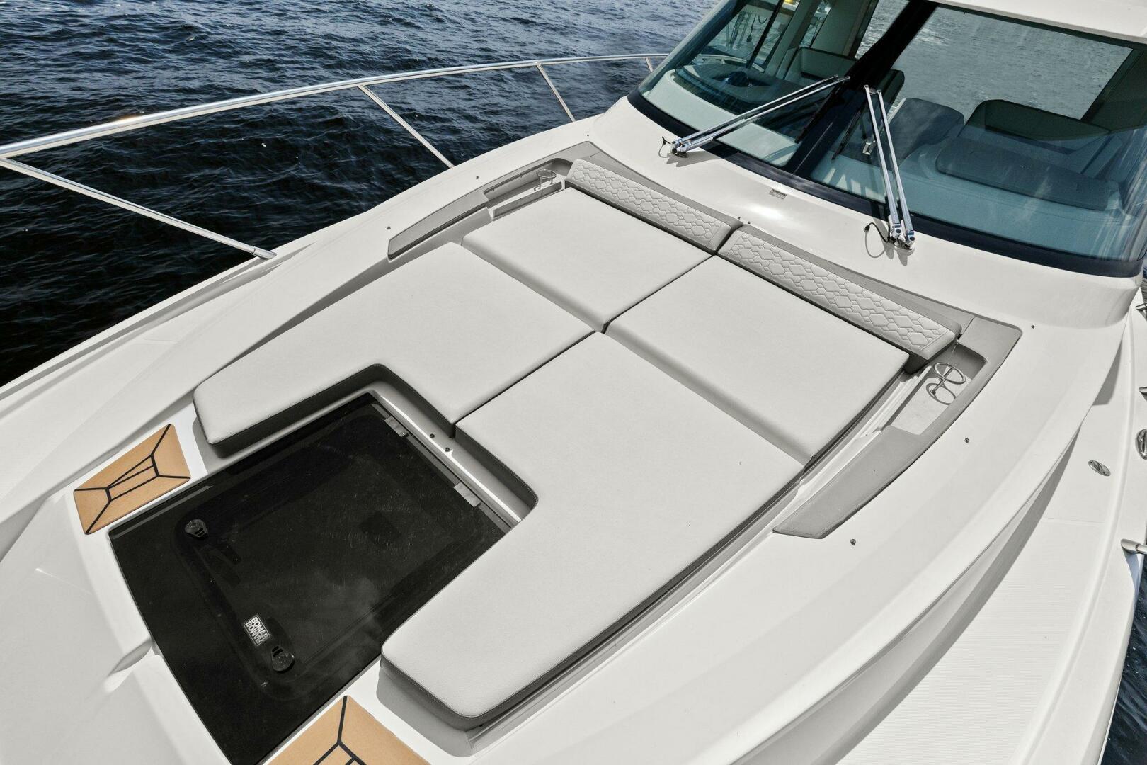 Slide: The Image of 2022 Tiara Sport 43 LE - 4746611