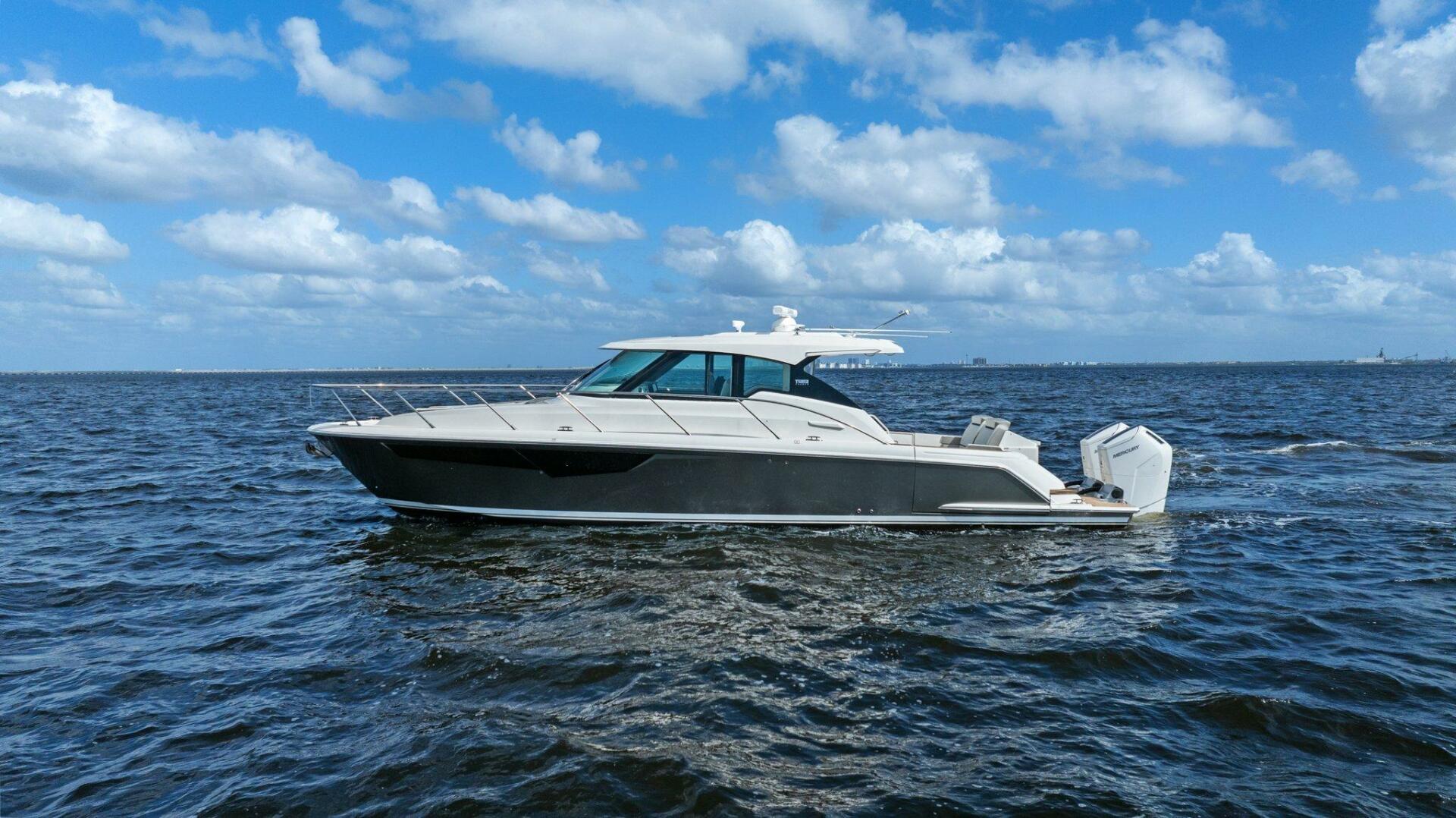 Slide: The Image of 2022 Tiara Sport 43 LE - 4780336