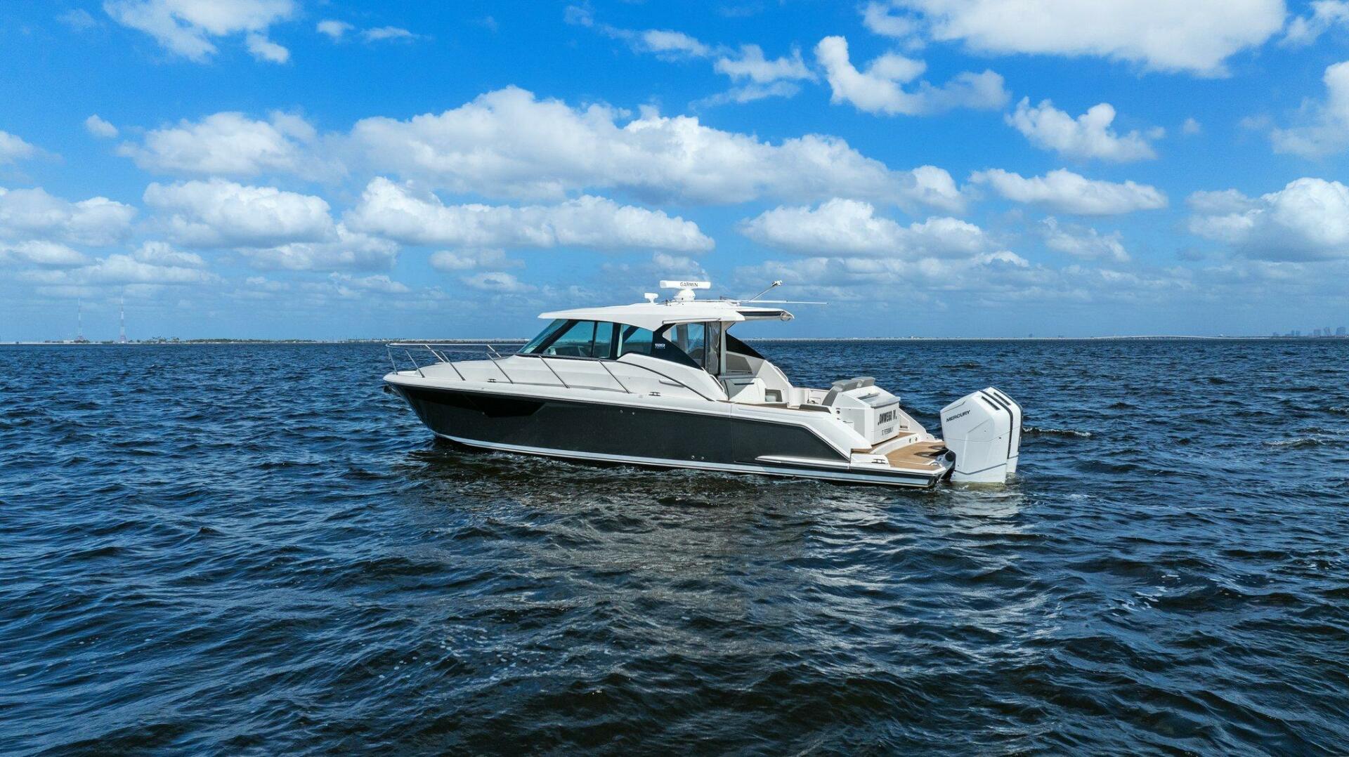 Slide: The Image of 2022 Tiara Sport 43 LE - 4780337