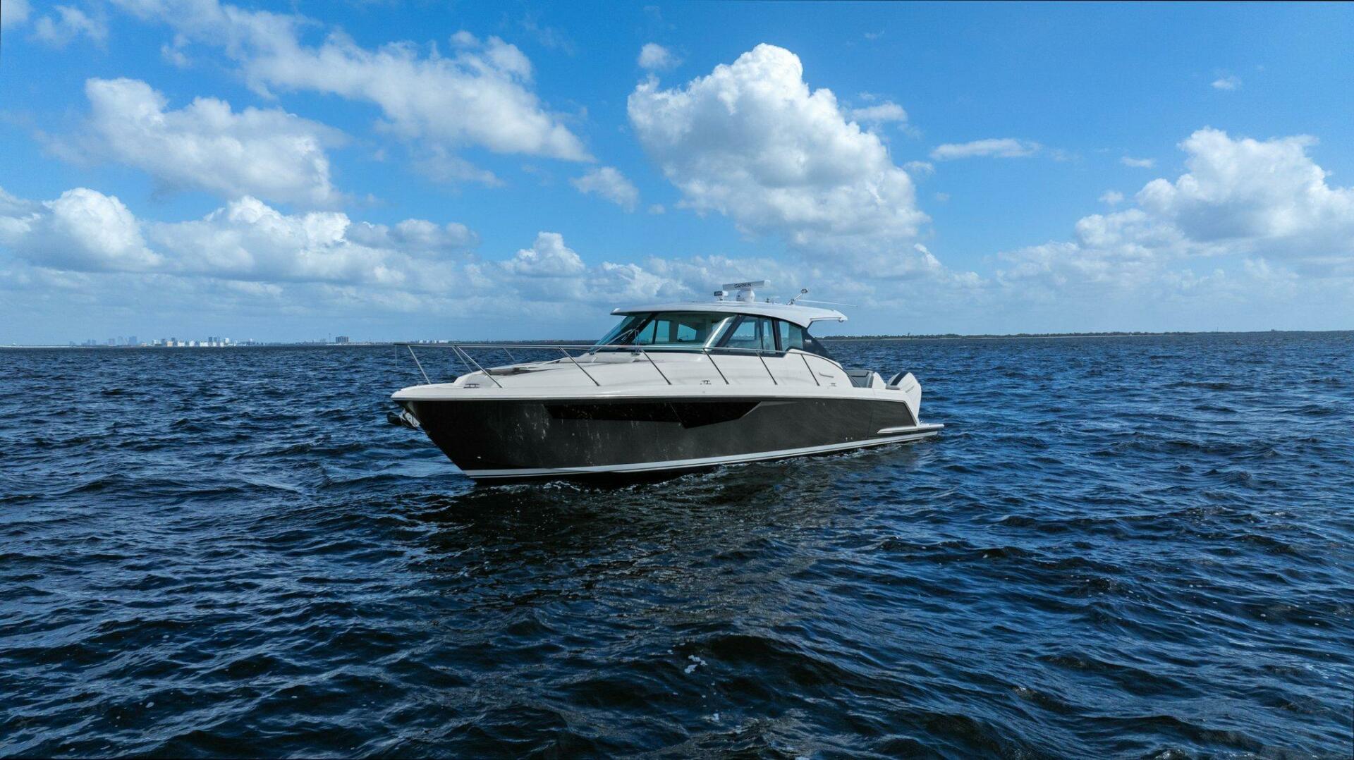 Slide: The Image of 2022 Tiara Sport 43 LE - 4780338