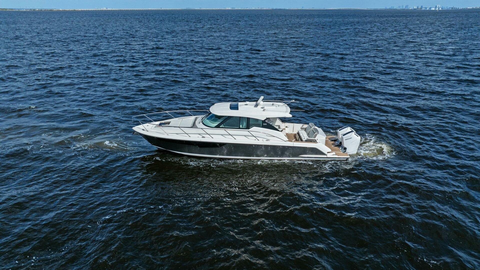 Slide: The Image of 2022 Tiara Sport 43 LE - 4780340