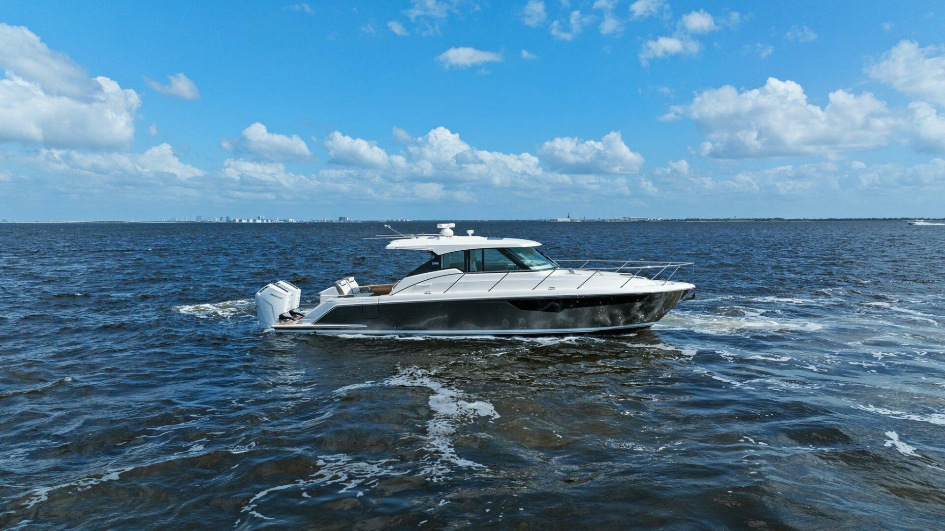 Slide: The Image of 2022 Tiara Sport 43 LE - 4780345