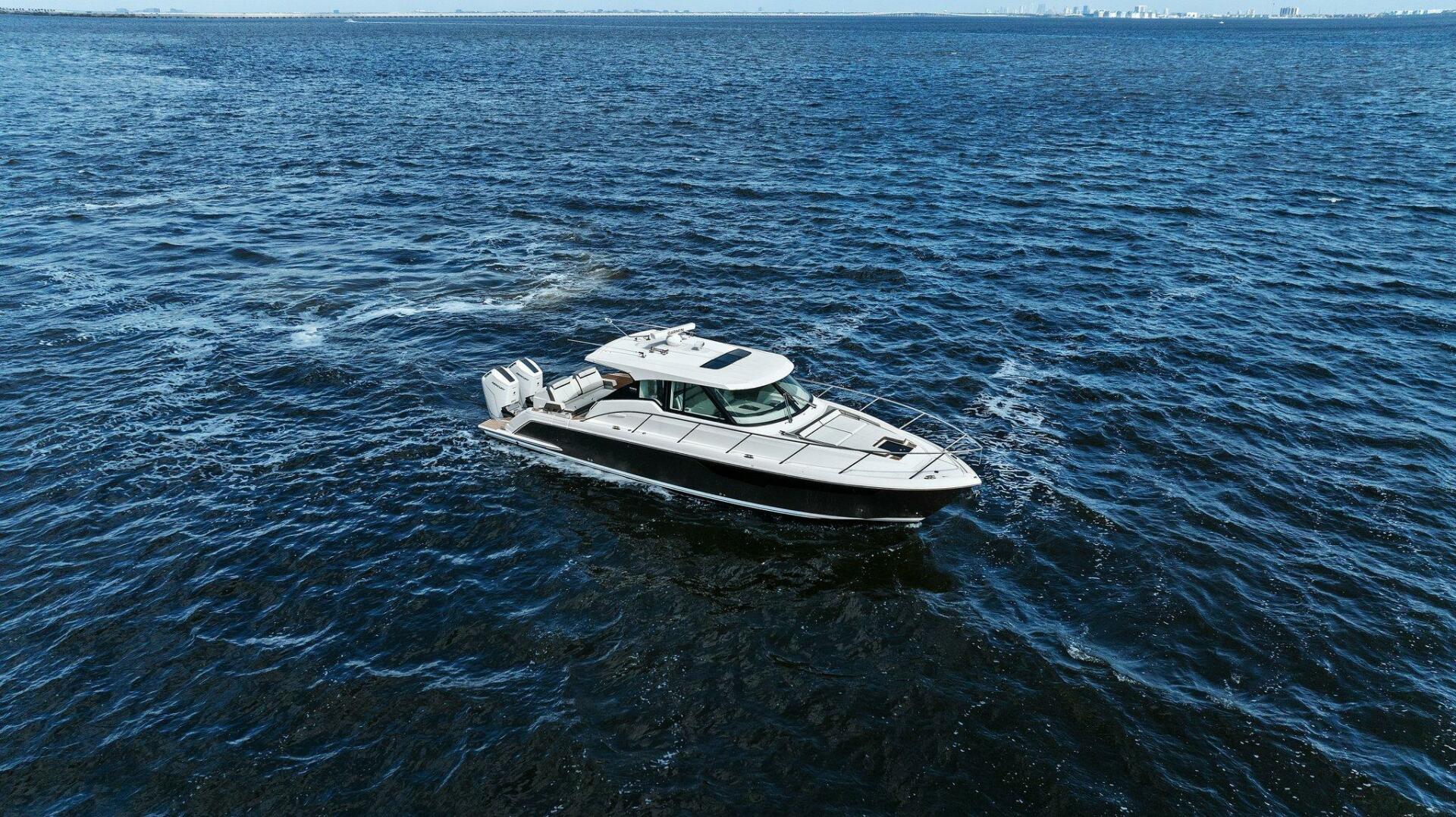 Slide: The Image of 2022 Tiara Sport 43 LE - 4780349