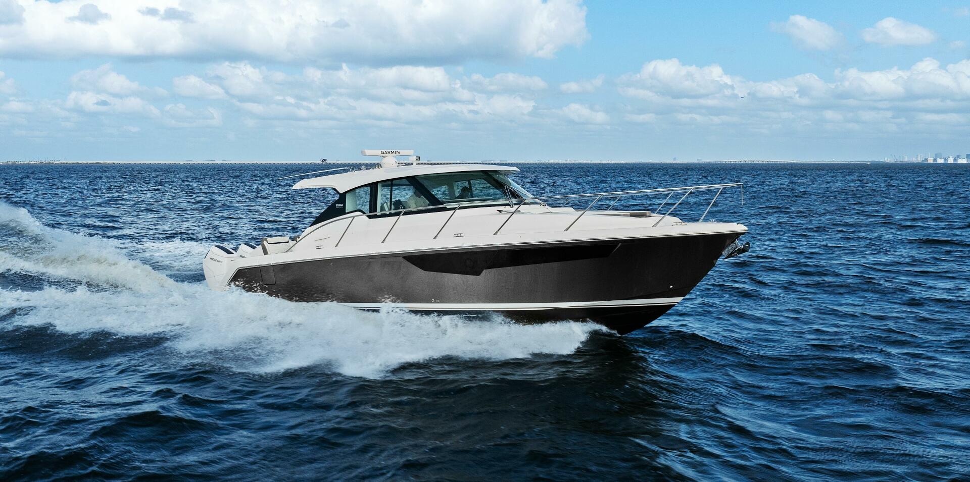 Slide: The Image of 2022 Tiara Sport 43 LE - 4785179