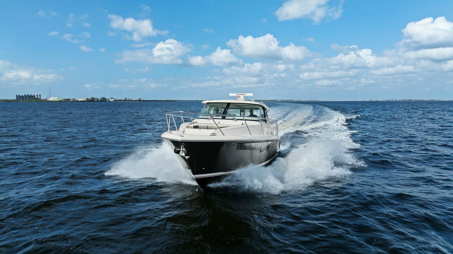 Slide: The Image of 2022 Tiara Sport 43 LE - 4780333