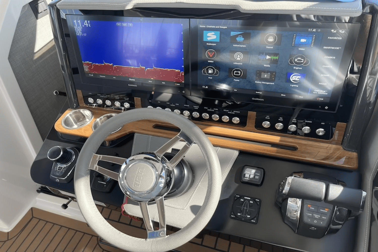 Slide: The Image of Tiara 43LE 2022 - 8