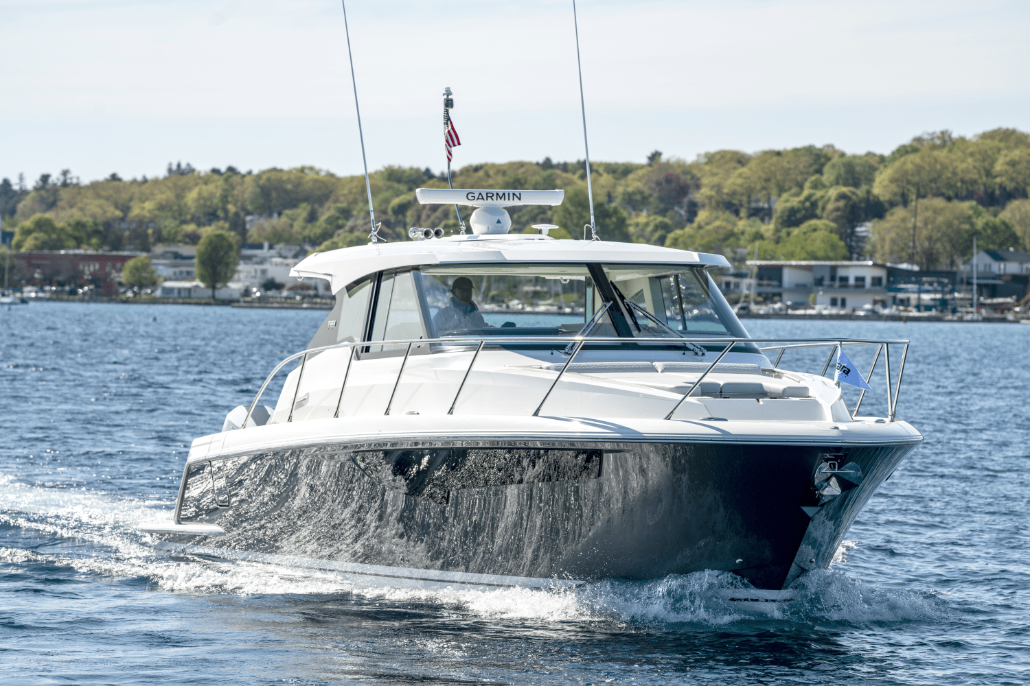 Slide: The Image of Tiara 43LE 2026 - 1