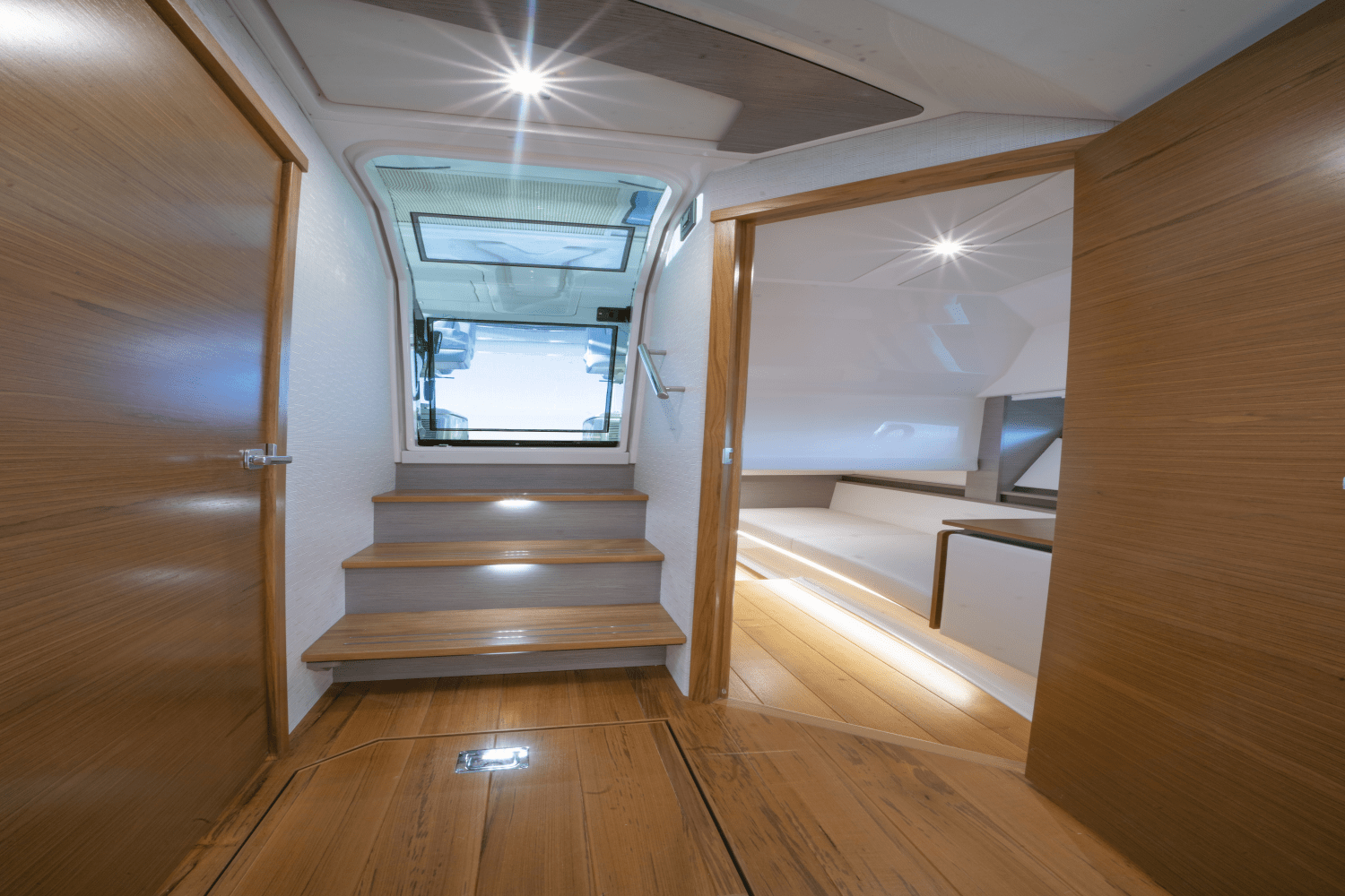 Slide: The Image of Tiara 43LE 2026 - 10