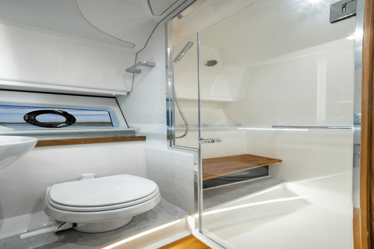 Slide: The Image of Tiara 43LE 2026 - 18