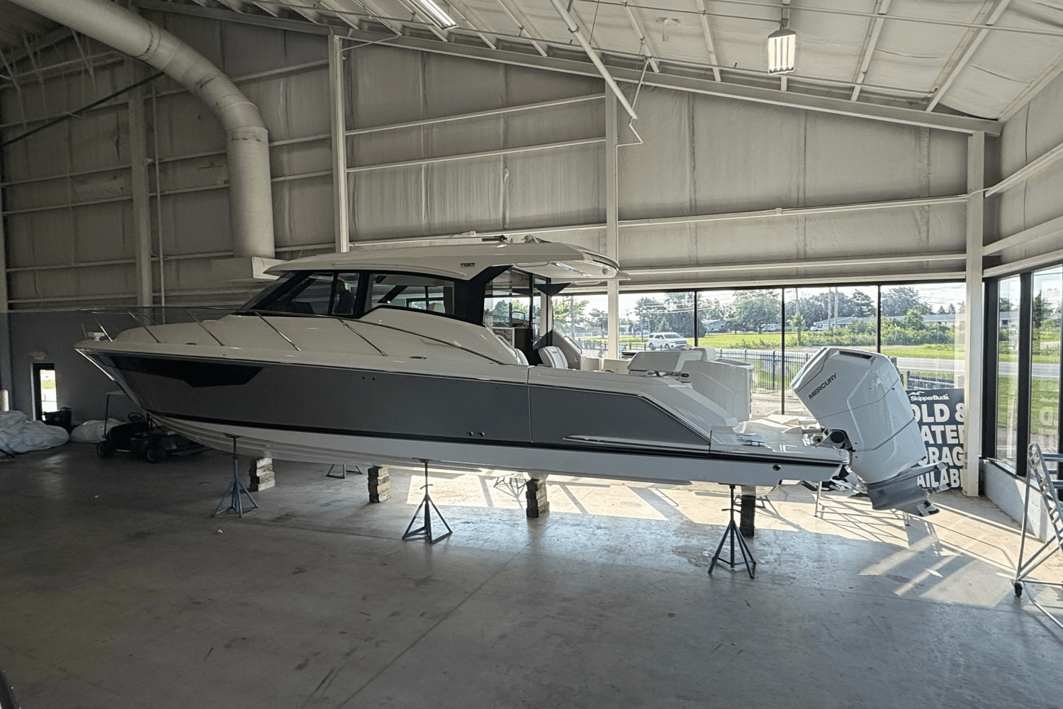 Slide: The Image of Tiara 43LE 2026 - 2