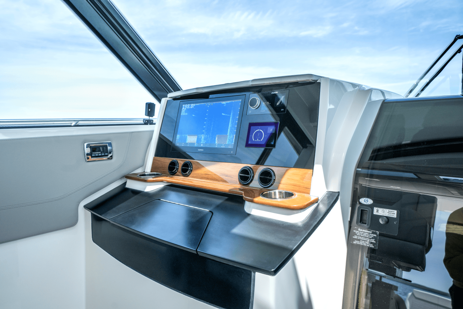 Slide: The Image of Tiara 43LE 2026 - 20