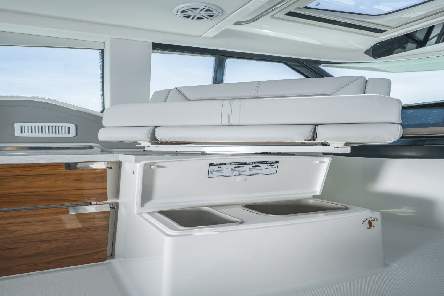 Slide: The Image of Tiara 43LE 2026 - 42