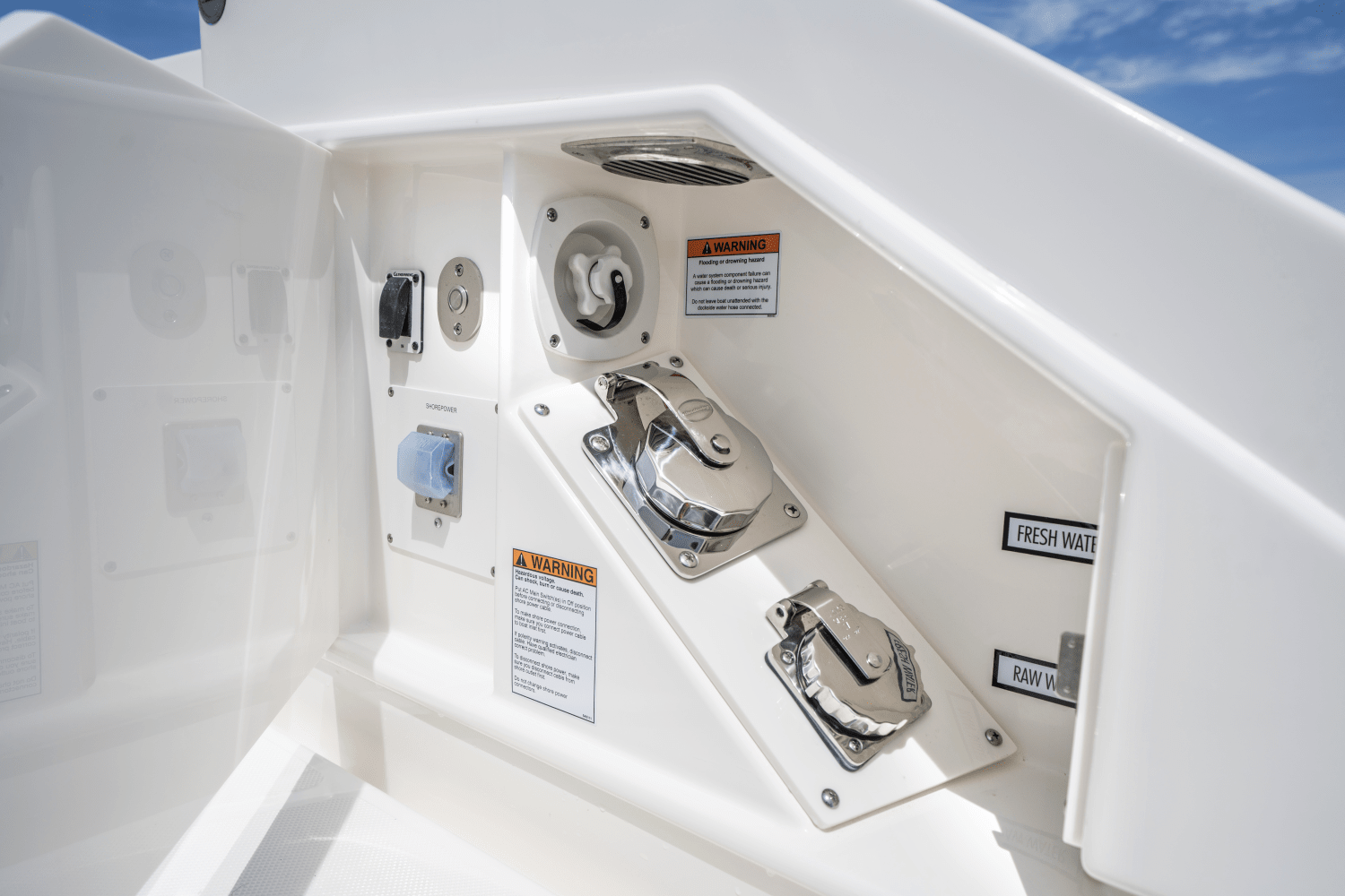 Slide: The Image of Tiara 43LE 2026 - 49