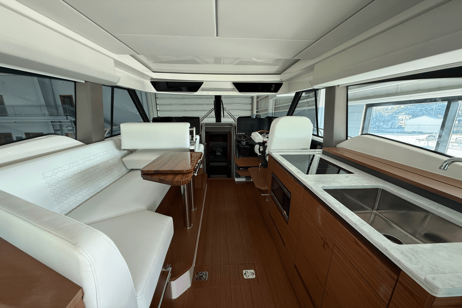 Slide: The Image of Tiara 43LE 2026 - 5