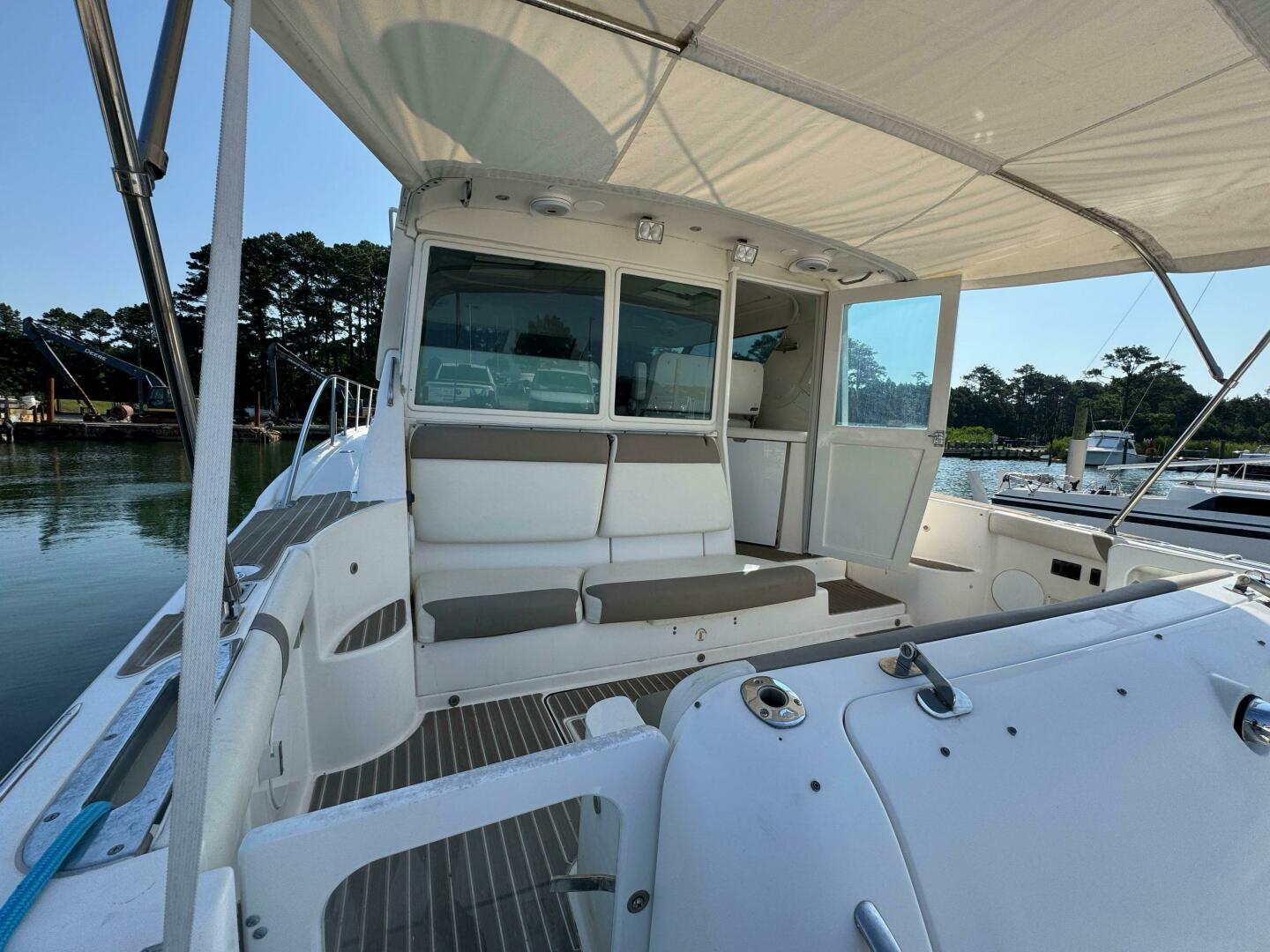 Slide: The Image of 2004 Tiara Yachts 4400 Sovran Power 9859629 984848044 0 020720251045 46 - 5441739