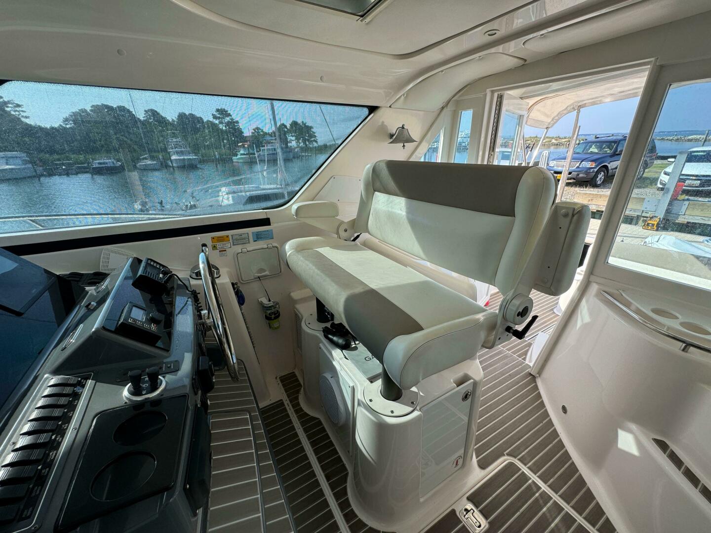 Slide: The Image of 2004 Tiara Yachts 4400 Sovran Power 9859629 984848029 0 020720251044 31 - 5441776