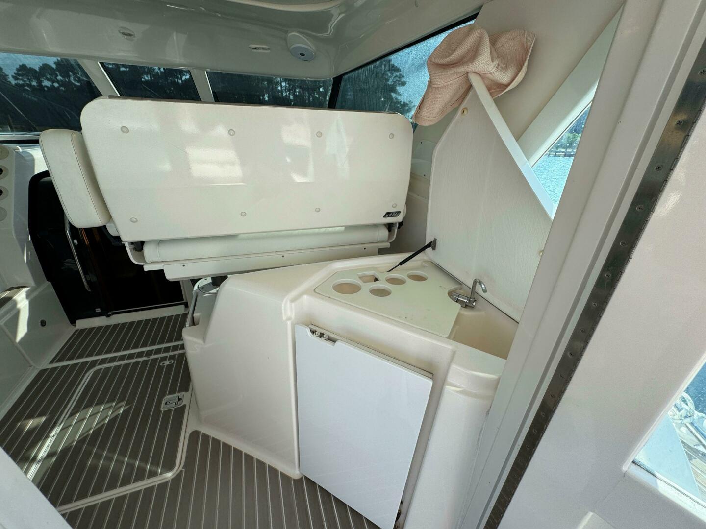 Slide: The Image of 2004 Tiara Yachts 4400 Sovran Power 9859629 984848025 0 020720251044 27 - 5441780