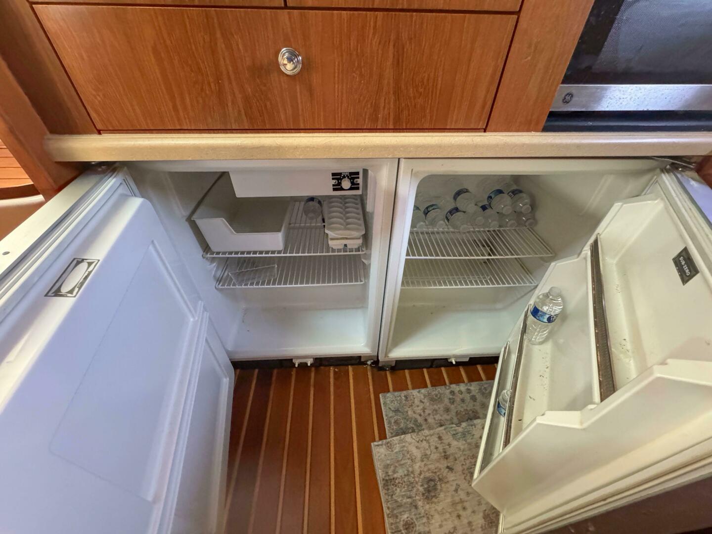 Slide: The Image of 2004 Tiara Yachts 4400 Sovran Power 9859629 984848011 0 020720251043 13 - 5441817