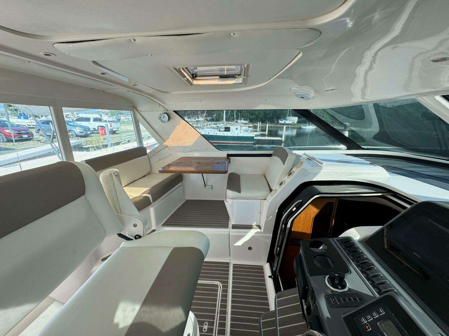 Slide: The Image of 2004 Tiara Yachts 4400 Sovran Power 9859629 984848002 0 020720251043 4 - 5441826