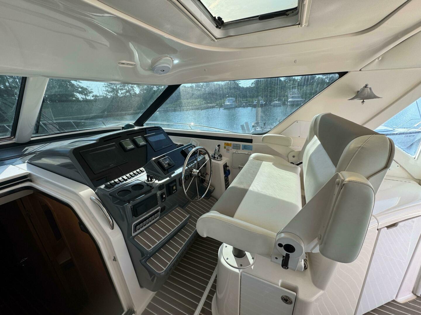 Slide: The Image of 2004 Tiara Yachts 4400 Sovran Power 9859629 984848000 0 020720251043 2 - 5441828