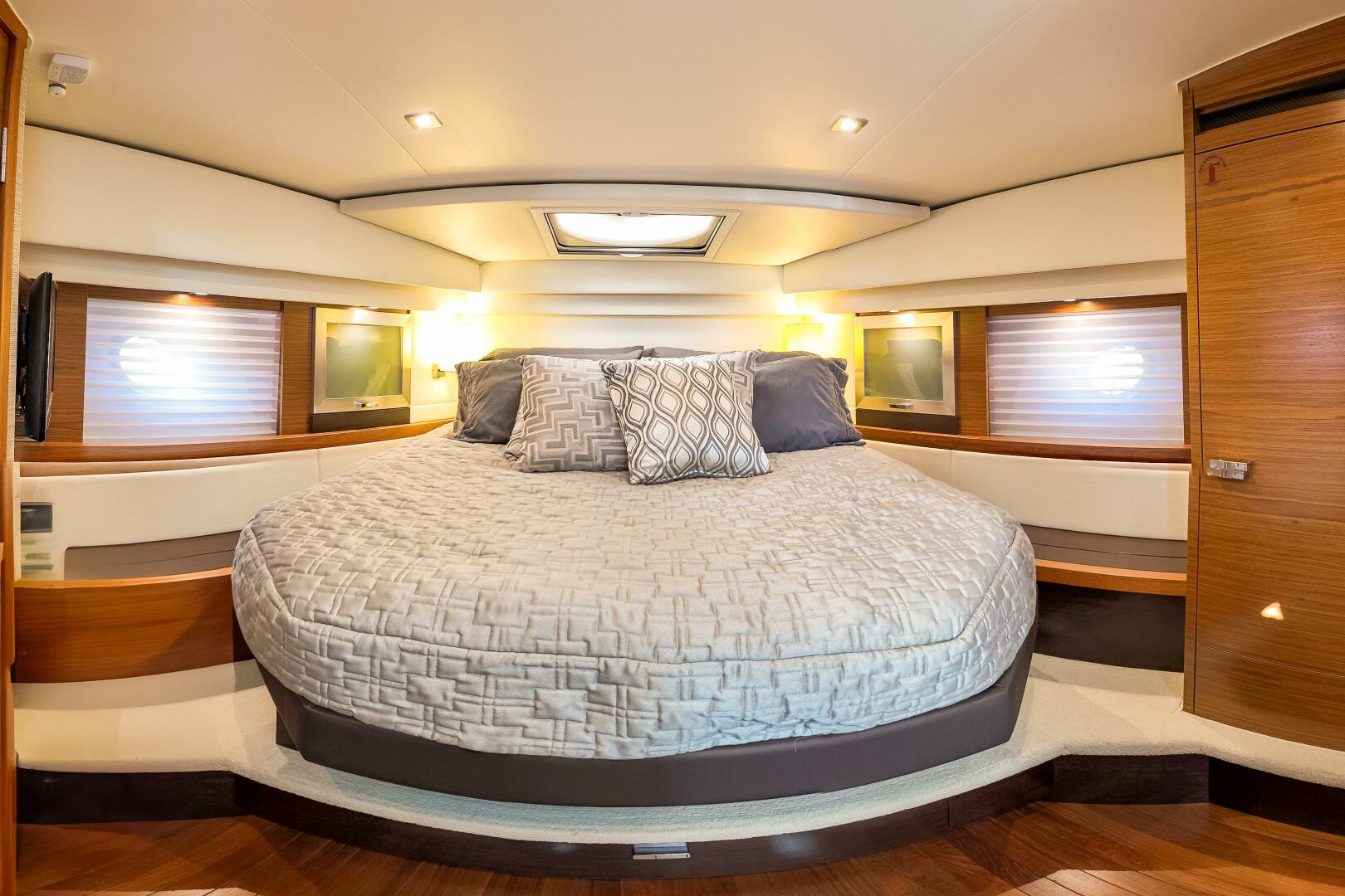 Slide: The Image of Tiara 44 Coupe 2017 - 5455315