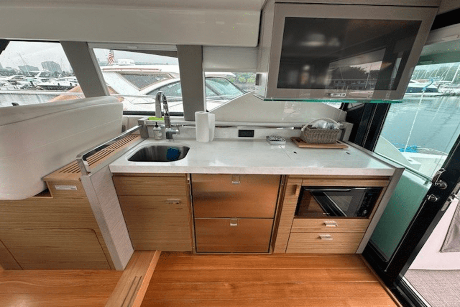 Slide: The Image of Tiara 44 COUPE 2022 - 19