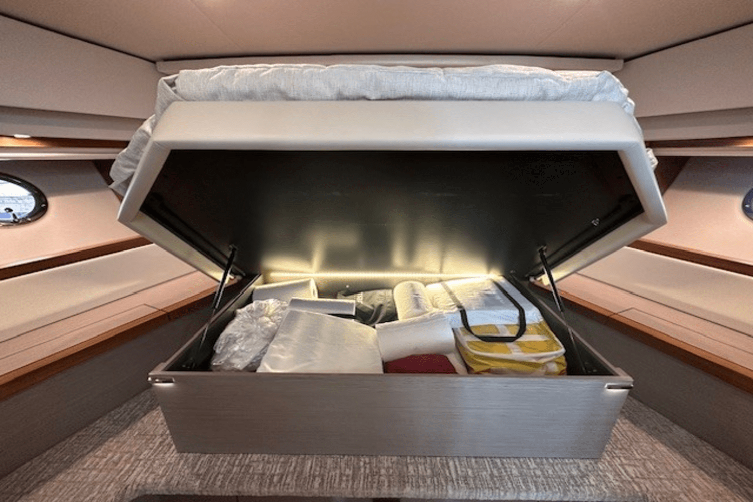 Slide: The Image of Tiara 44 COUPE 2022 - 38