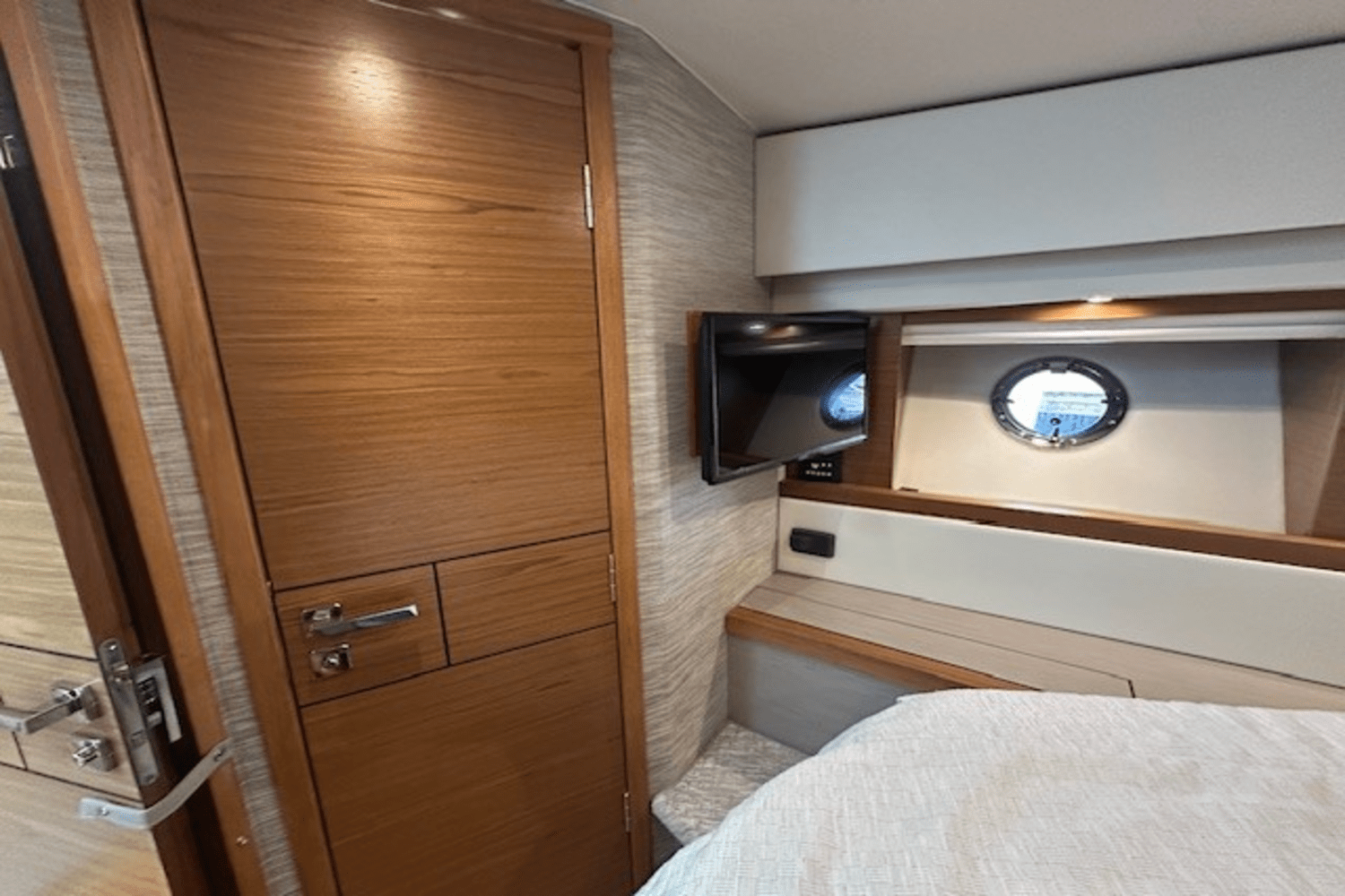 Slide: The Image of Tiara 44 COUPE 2022 - 40