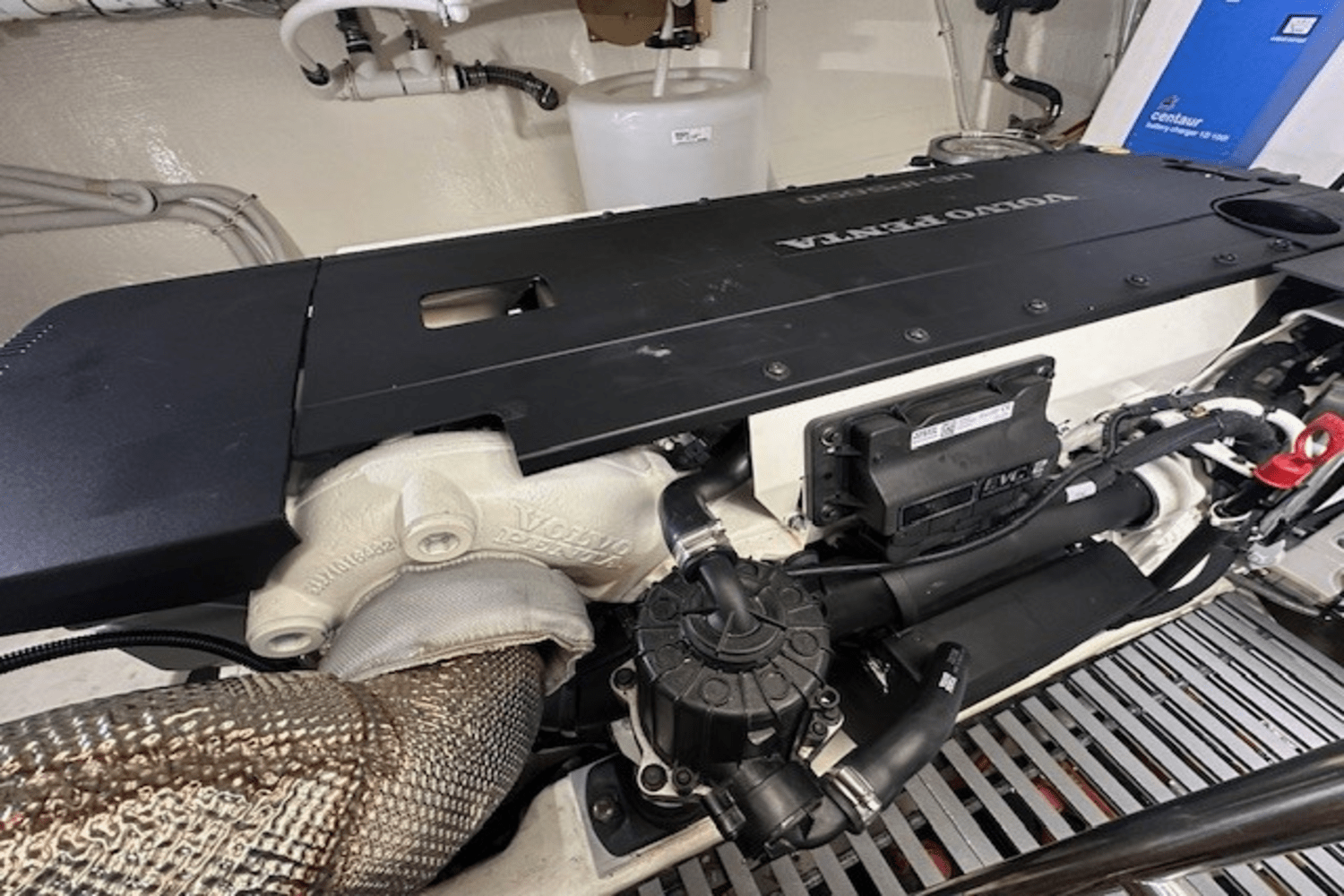 Slide: The Image of Tiara 44 COUPE 2022 - 50