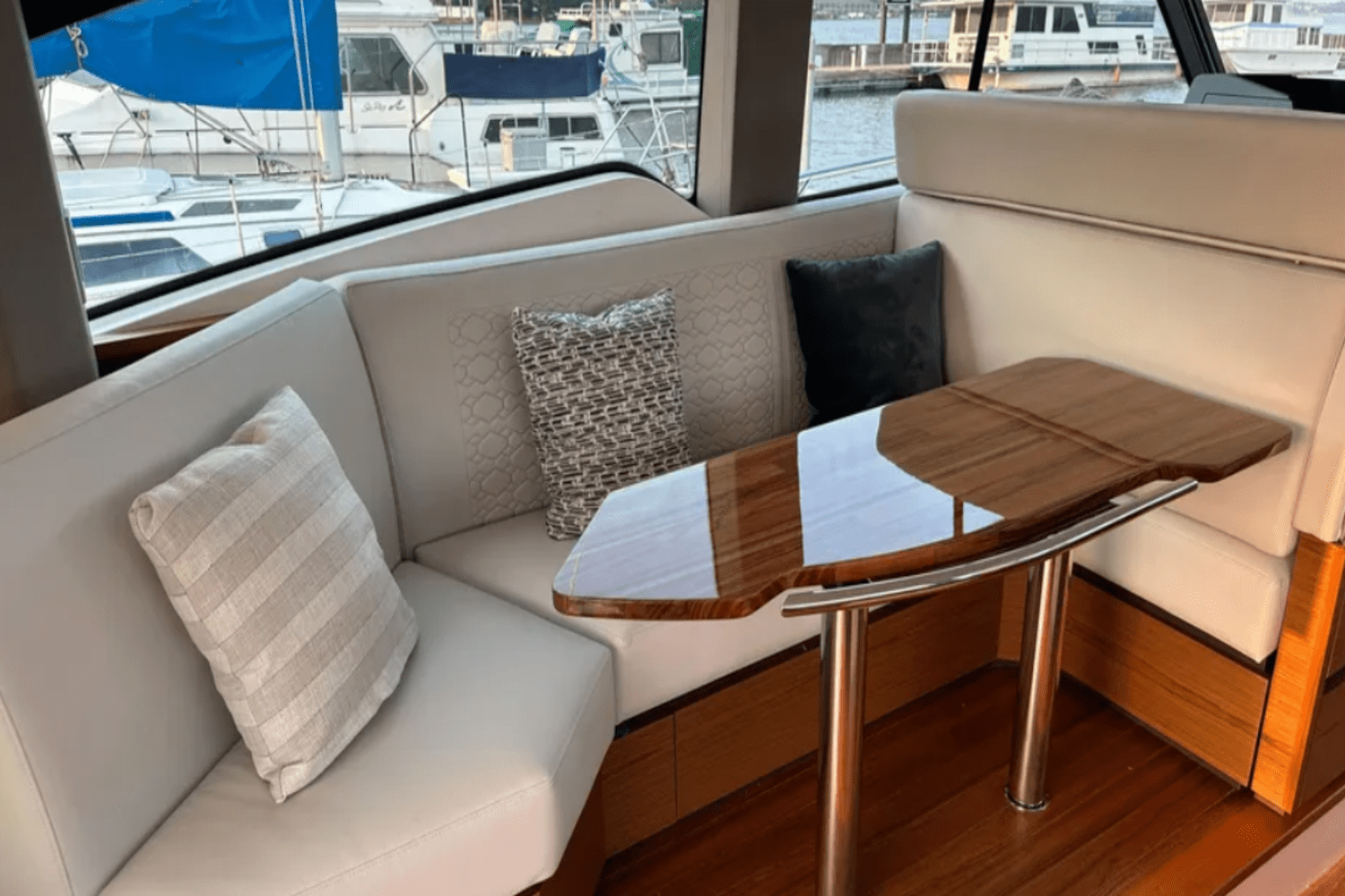 Slide: The Image of Tiara 48LE LUXURY EXPRESS 2024 - 14