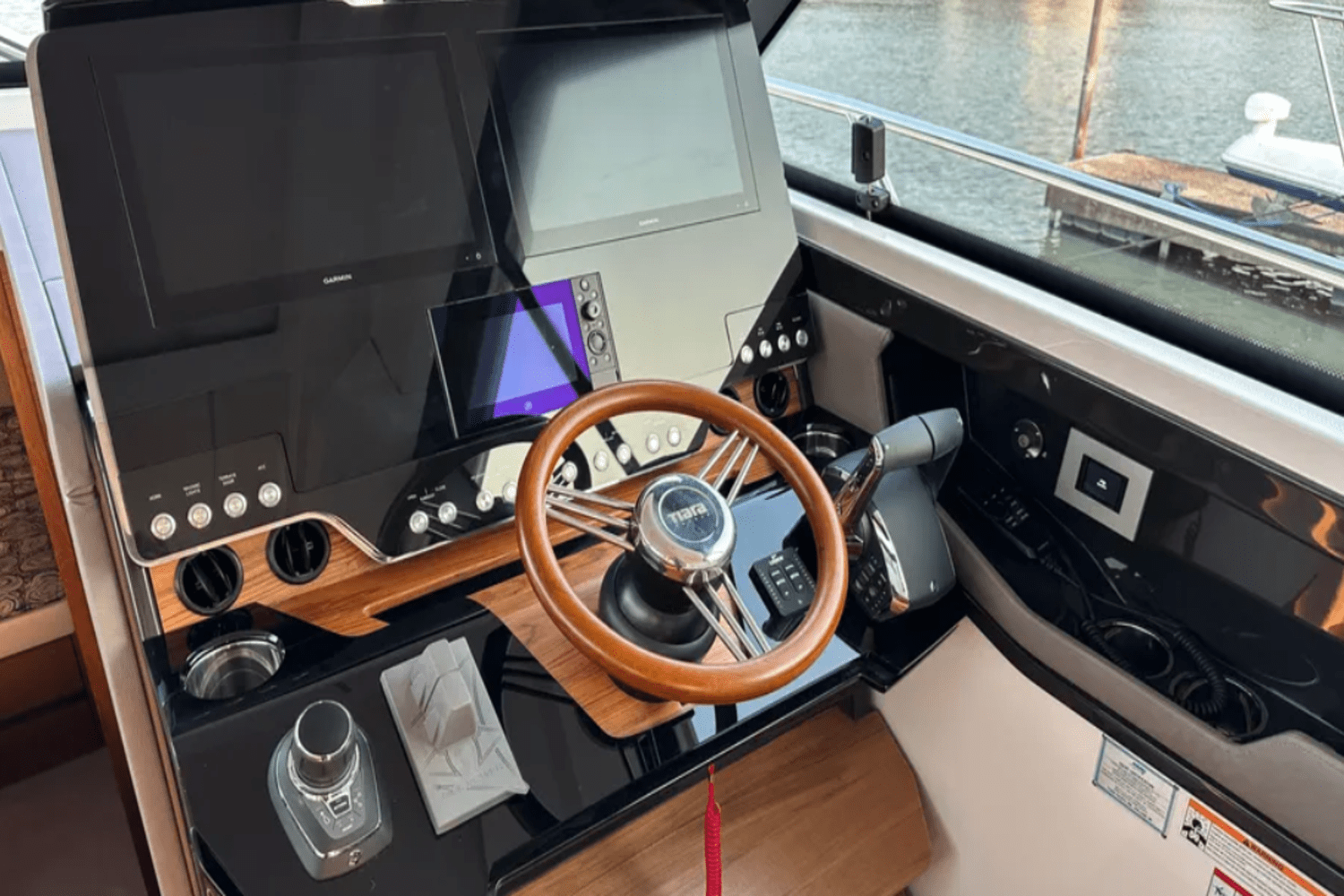 Slide: The Image of Tiara 48LE LUXURY EXPRESS 2024 - 15