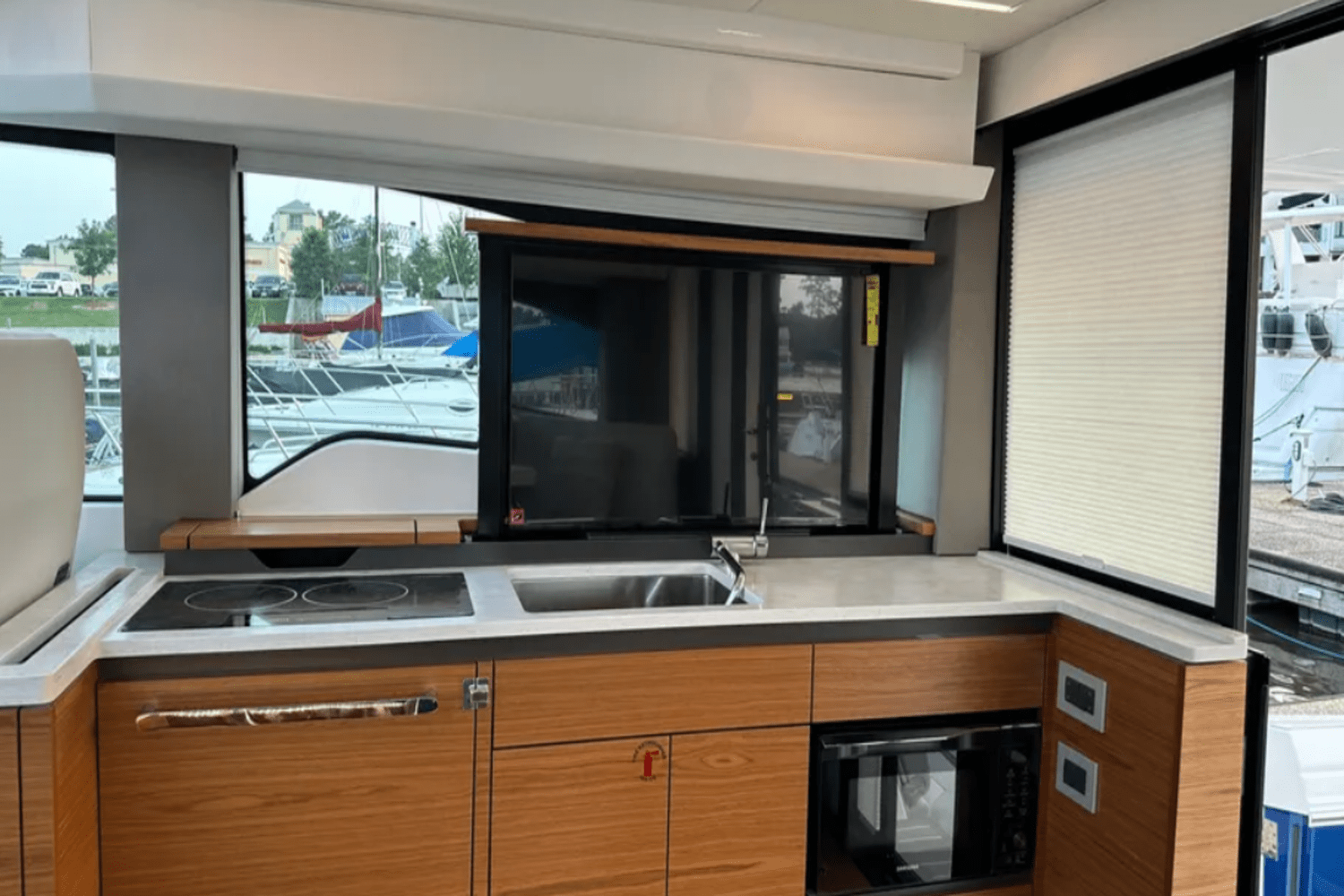 Slide: The Image of Tiara 48LE LUXURY EXPRESS 2024 - 17