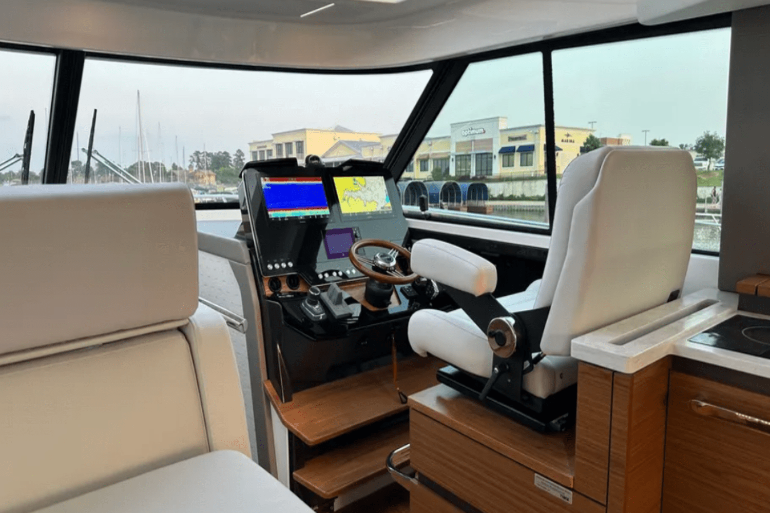 Slide: The Image of Tiara 48LE LUXURY EXPRESS 2024 - 18