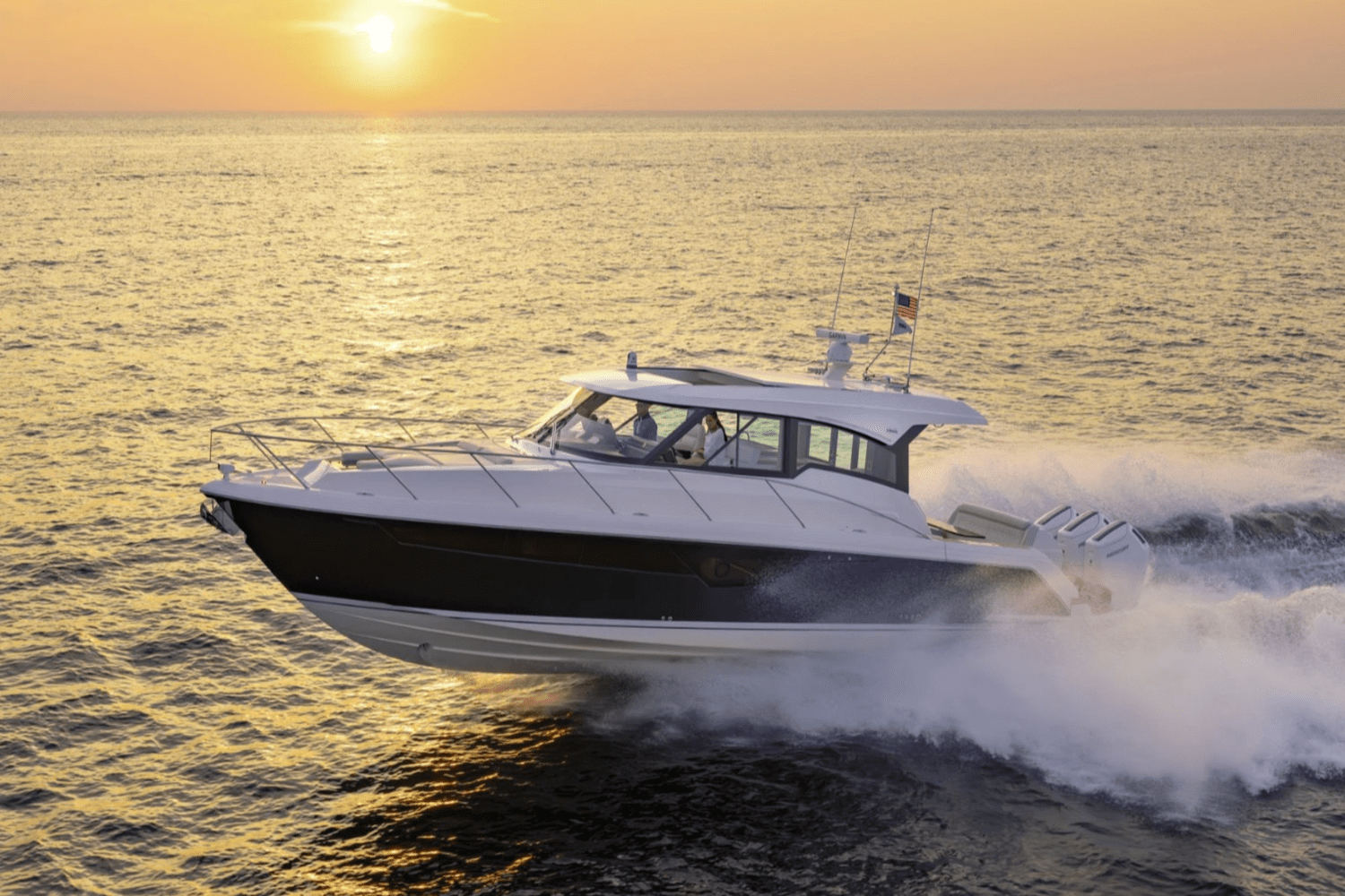 Slide: The Image of Tiara 48LE LUXURY EXPRESS 2024 - 5