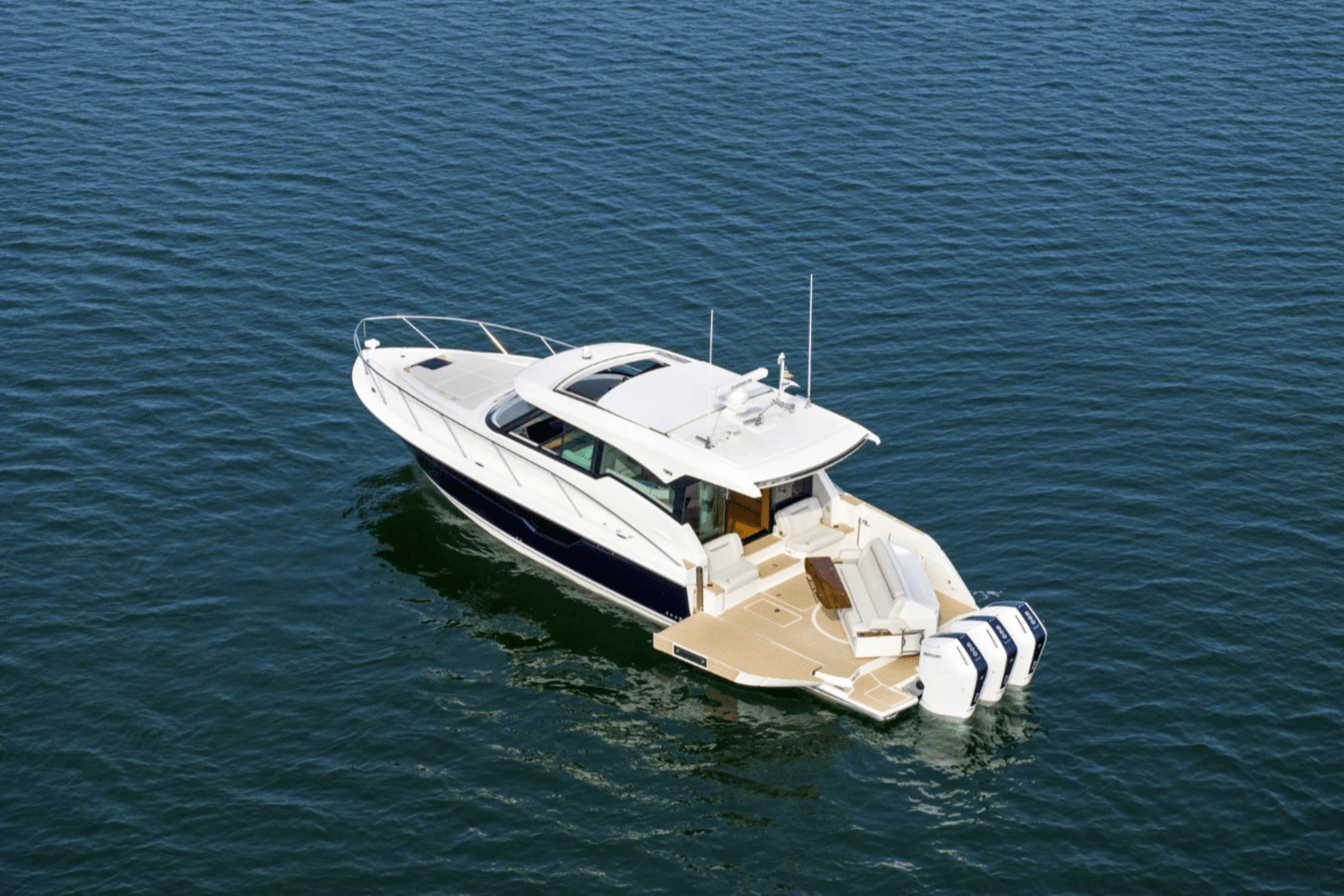 Slide: The Image of Tiara 48LE LUXURY EXPRESS 2024 - 6