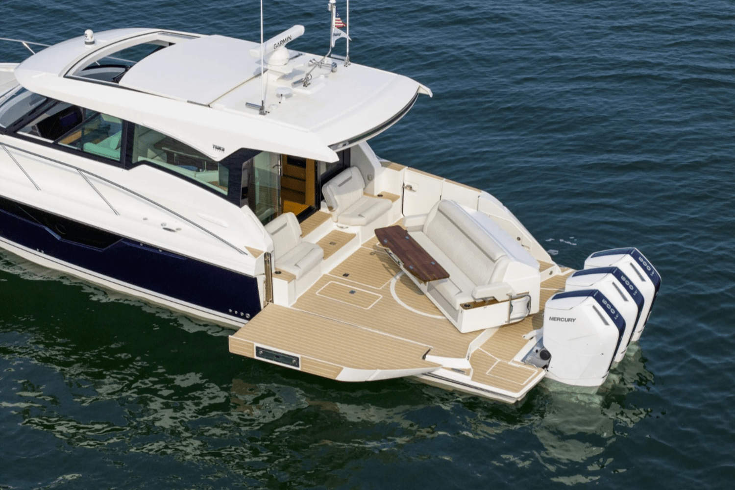 Slide: The Image of Tiara 48LE LUXURY EXPRESS 2024 - 8