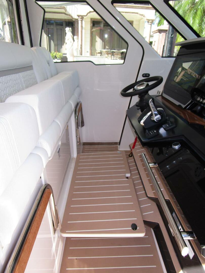 Slide: The Image of Helm Seats With Step Down - 4829260