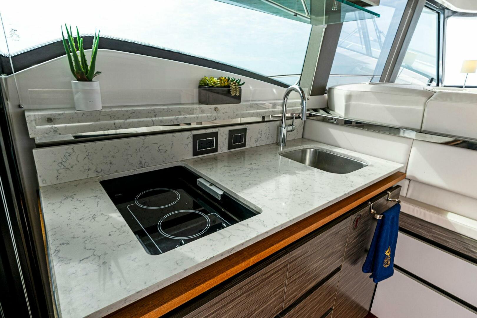 Slide: The Image of 2019 Tiara Yachts 49 Coupe VICTORY - 4327807