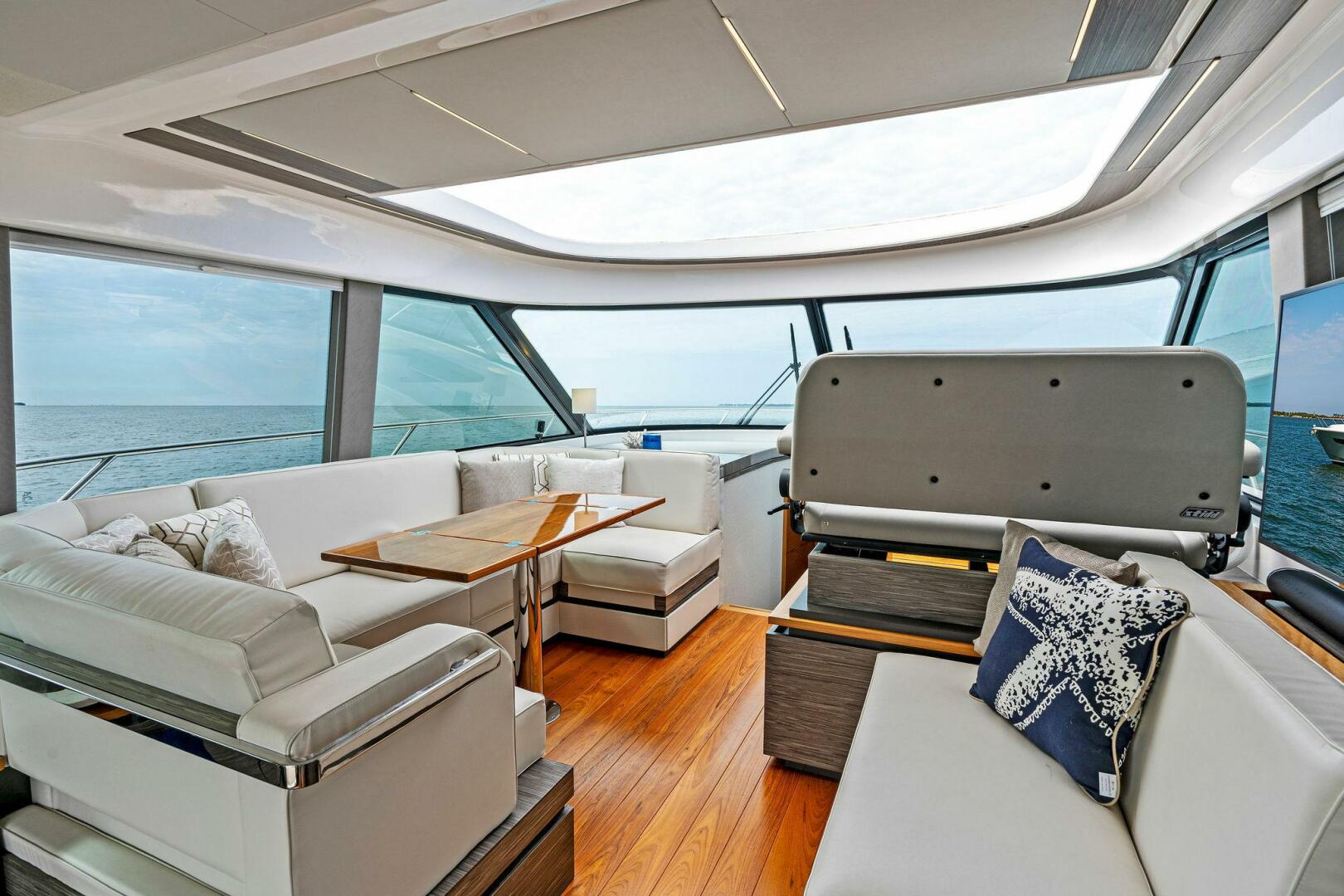 Slide: The Image of 2019 Tiara Yachts 49 Coupe VICTORY - 4327812