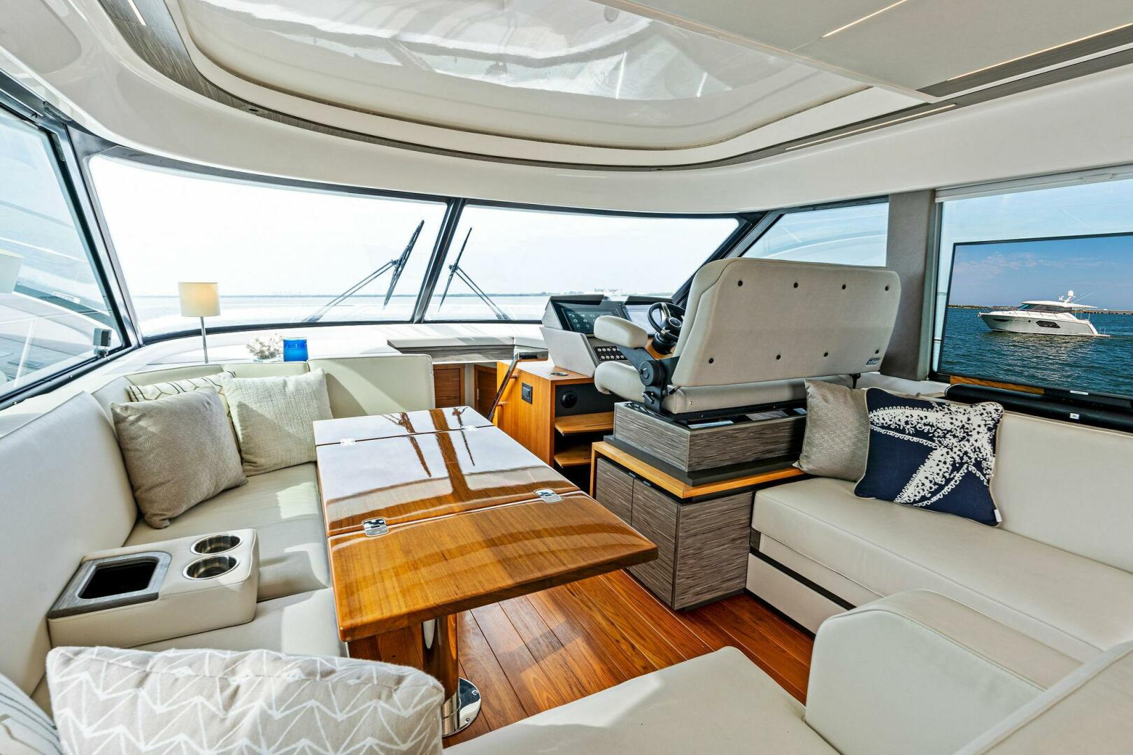 Slide: The Image of 2019 Tiara Yachts 49 Coupe VICTORY - 4327797