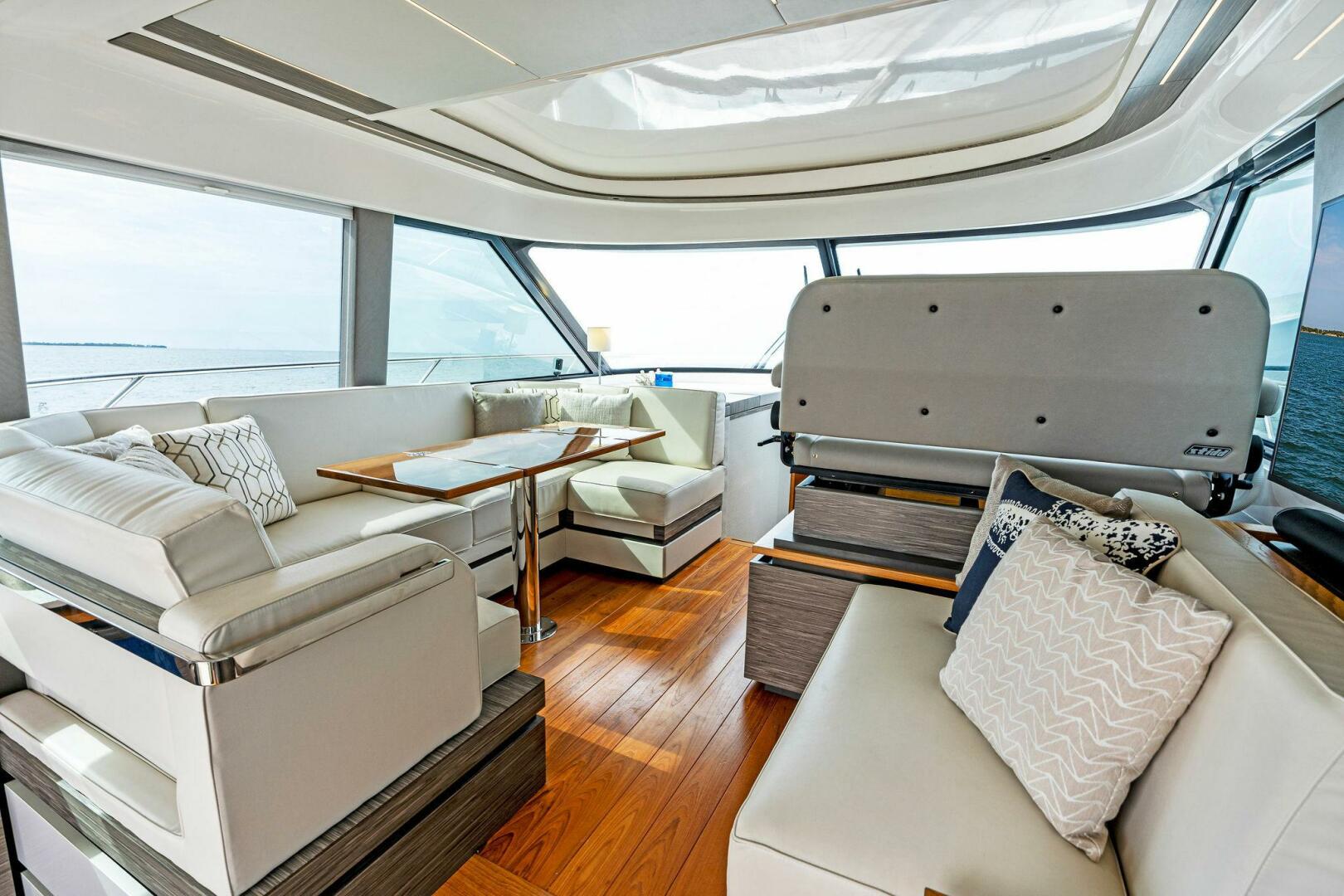 Slide: The Image of 2019 Tiara Yachts 49 Coupe VICTORY - 4327789