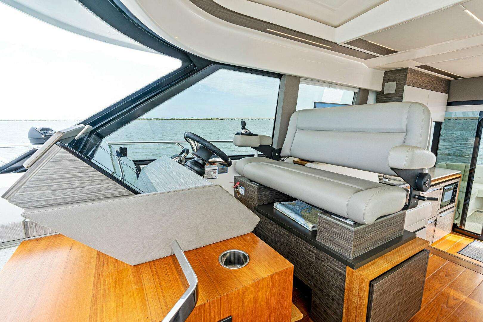 Slide: The Image of 2019 Tiara Yachts 49 Coupe VICTORY - 4327780