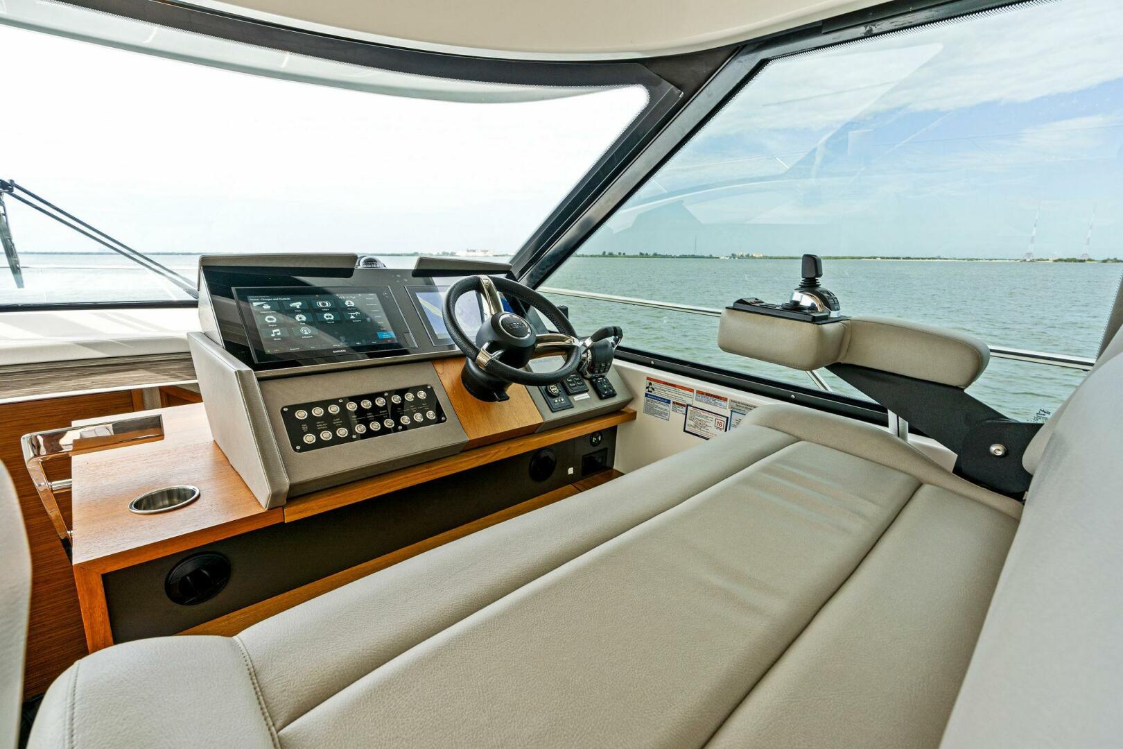 Slide: The Image of 2019 Tiara Yachts 49 Coupe VICTORY - 4327759