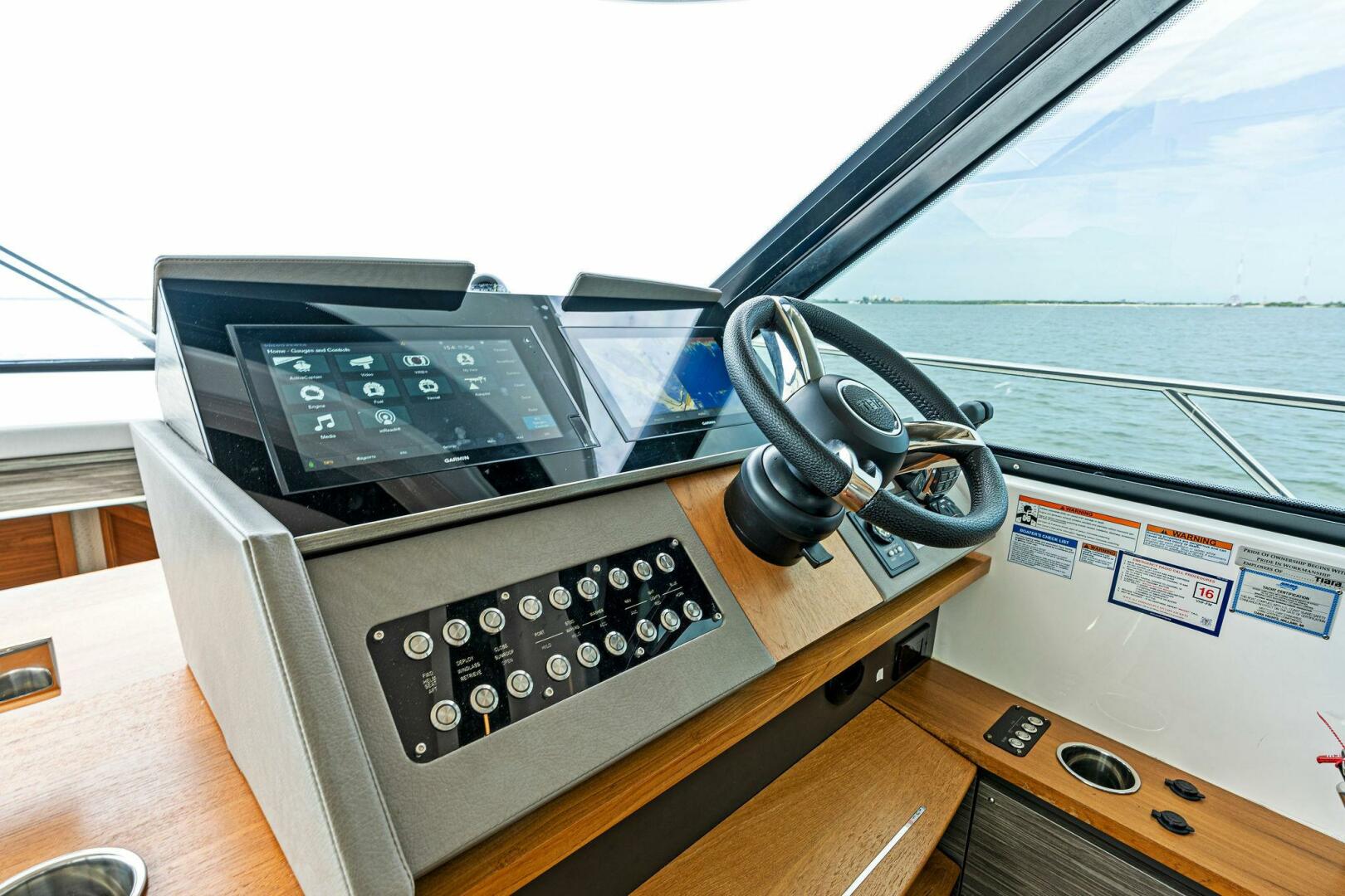 Slide: The Image of 2019 Tiara Yachts 49 Coupe VICTORY - 4327771